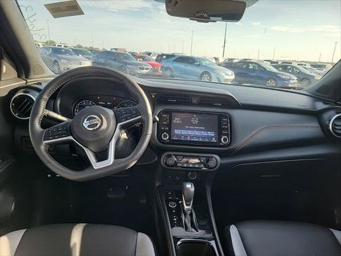 Used 2023 Nissan Kicks SR w/ SR Premium Package FWD image 12