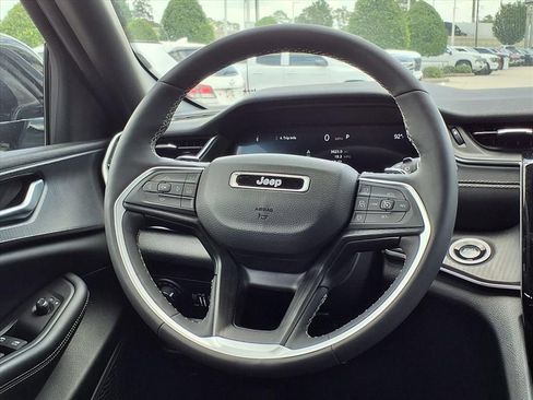 Used 2024 Jeep Grand Cherokee Altitude AWD/4WD image 14