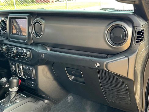 Used 2022 Jeep Gladiator Sport image 21
