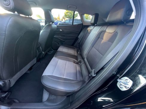 Used 2025 Chevrolet Trax LT image 20