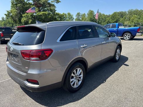 Used 2019 Kia Sorento AWD w/ LX Convenience Package image 4