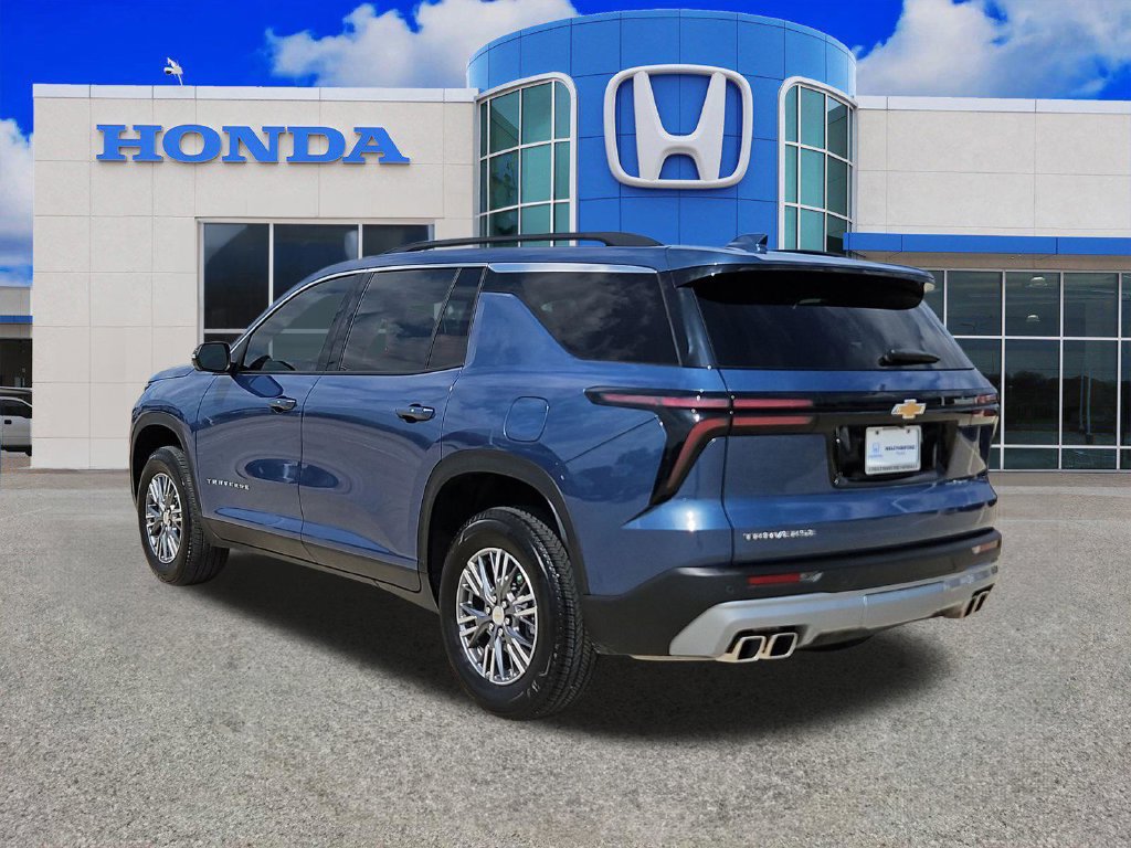 Used 2025 Chevrolet Traverse LT w/ Driver Confidence Package FWD image 5