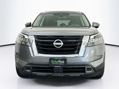 Used 2025 Nissan Pathfinder SV AWD/4WD image 2