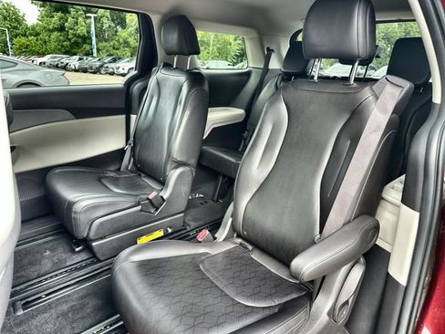 Used 2023 Kia Carnival LX FWD image 25