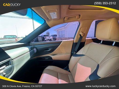 Used 2022 Lexus ES 300h w/ Premium Package FWD image 17