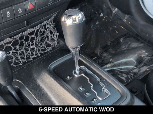 Used 2017 Jeep Wrangler Unlimited Sahara image 7