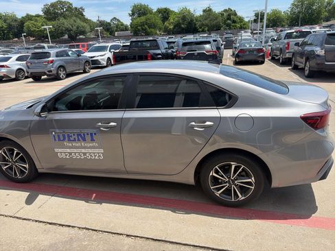 Used 2023 Kia Forte LXS FWD image 7