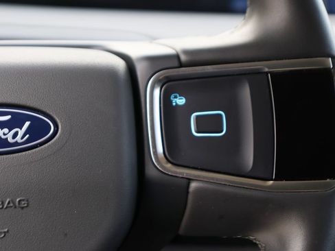 Used 2025 Ford Expedition Active AWD/4WD image 28