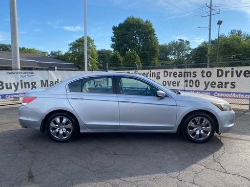 Used 2009 Honda Accord EX image 2