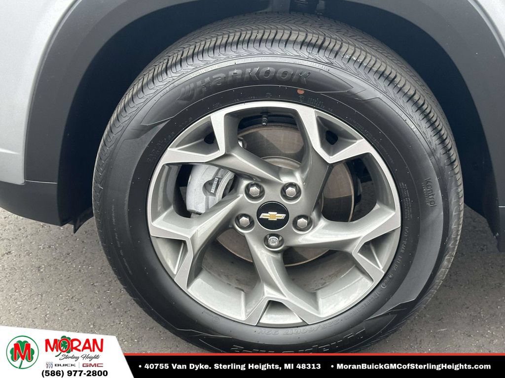 Used 2025 Chevrolet Trax LT w/ LT Convenience Package FWD image 8