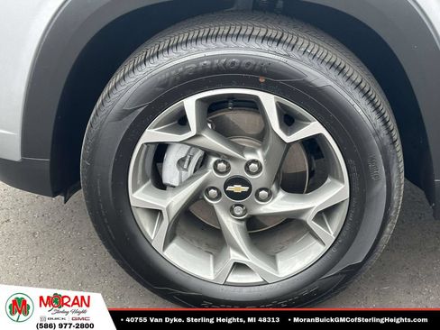Used 2025 Chevrolet Trax LT w/ LT Convenience Package FWD image 8
