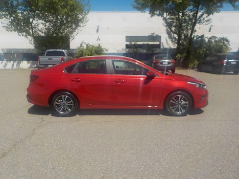 Used 2023 Kia Forte LXS w/ LXS Technology Package image 6
