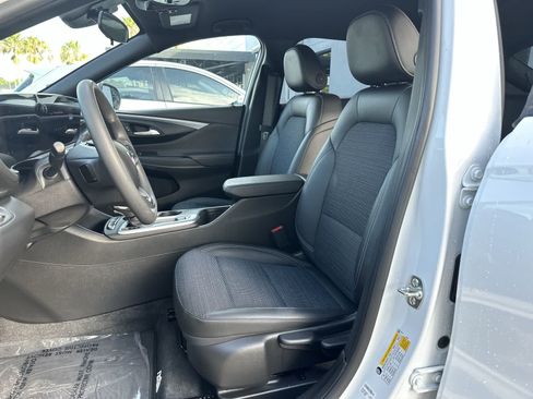 Used 2025 Buick Envista Preferred FWD image 3