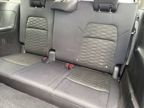 Used 2025 Nissan Pathfinder S FWD image 26