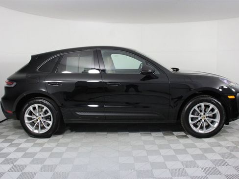 Used 2025 Porsche Macan image 8