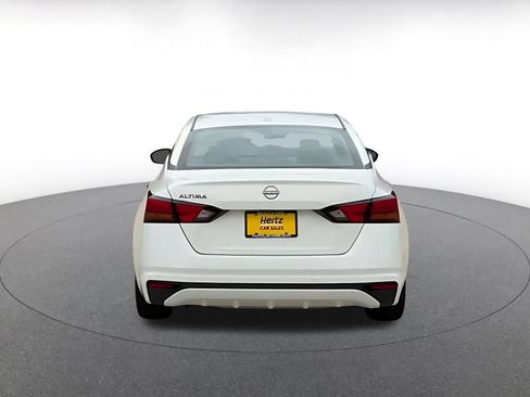 Used 2025 Nissan Altima 2.5 SV FWD image 12