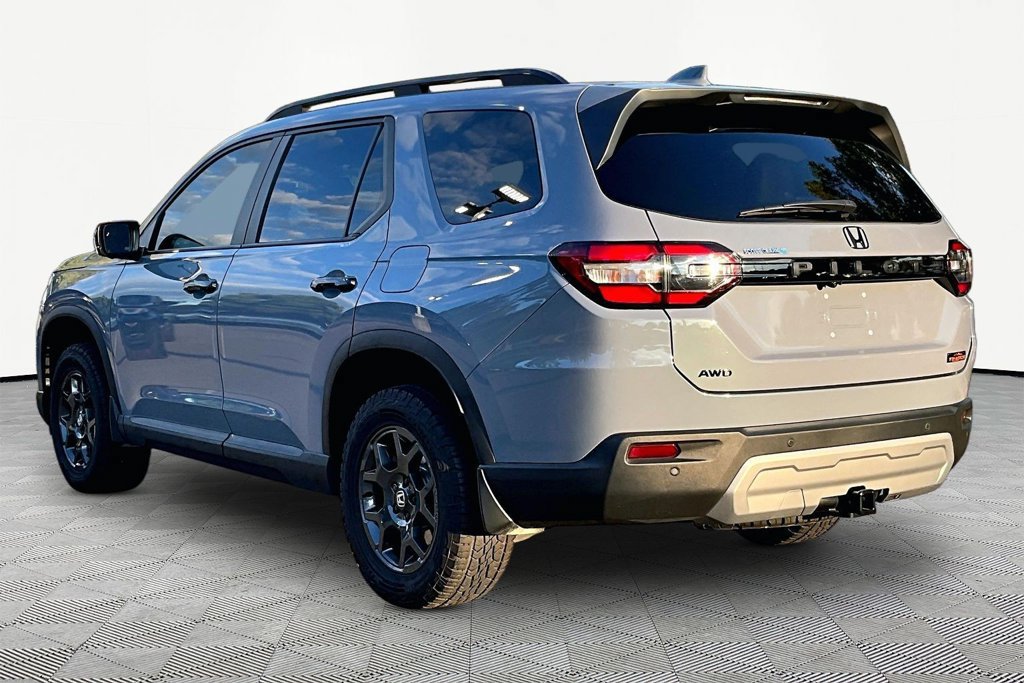 Certified 2025 Honda Pilot TrailSport image 4