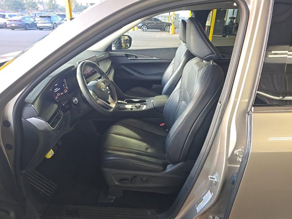 Used 2023 INFINITI QX60 Luxe w/ Cargo Package FWD image 4
