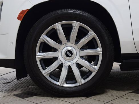 Used 2023 Cadillac Escalade ESV Premium Luxury Platinum w/ Heavy-Duty Trailer Package image 29