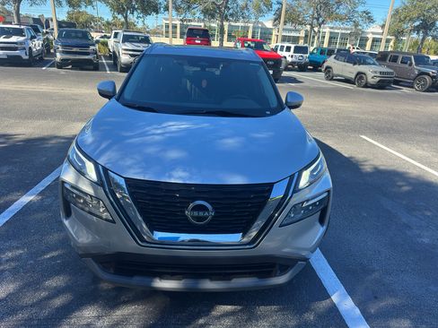 Used 2023 Nissan Rogue SV w/ SV Premium Package image 2