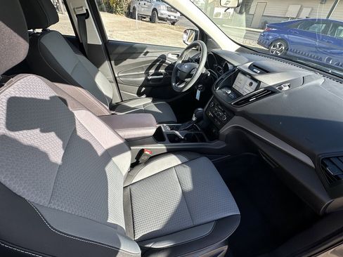 Used 2017 Ford Escape SE w/ Equipment Group 201A image 8