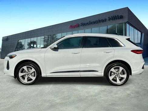 Used 2025 Audi Q5 Premium Plus w/ Premium Plus AWD/4WD image 2