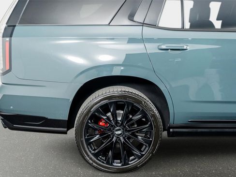 Used 2026 Cadillac Escalade V w/ LPO, ONYX Package image 8