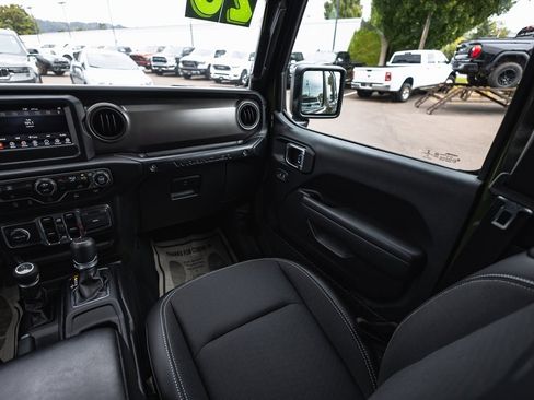 Used 2023 Jeep Wrangler Freedom Edition image 24