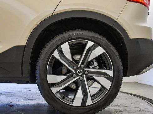 Certified 2025 Volvo XC40 B5 Plus w/ Climate Package image 10