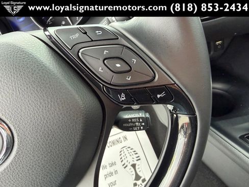 Used 2018 Toyota C-HR XLE FWD image 26