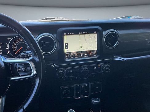 Used 2018 Jeep Wrangler Unlimited Sahara AWD/4WD image 9