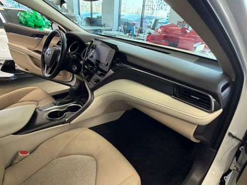 Used 2022 Toyota Camry LE image 33
