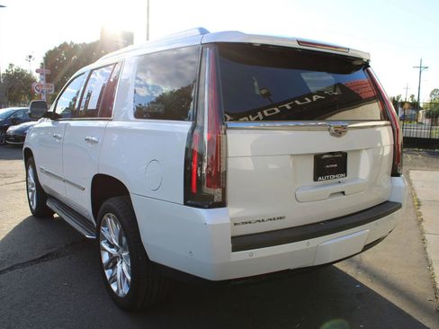 Used 2019 Cadillac Escalade Luxury image 9