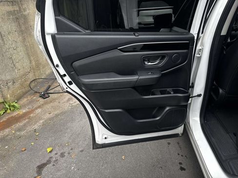 Used 2023 Honda Pilot EX-L image 11
