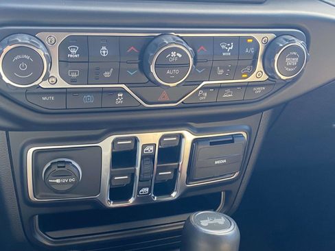 Used 2022 Jeep Wrangler Unlimited Sahara w/ Cold Weather Group image 10