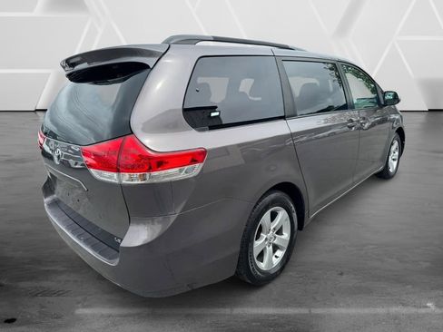 Used 2014 Toyota Sienna LE FWD image 9