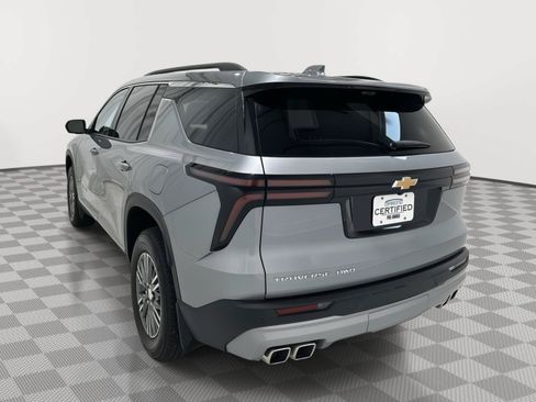 Used 2026 Chevrolet Traverse LT w/ Driver Confidence Package AWD/4WD image 3