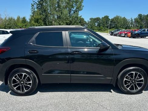 Certified 2024 Chevrolet TrailBlazer LT w/ LT Cold Weather Package AWD/4WD image 2