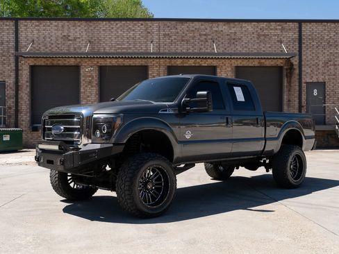 Used 2015 Ford F250 Lariat w/ Lariat Ultimate Package image 4