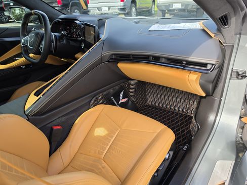Used 2023 Chevrolet Corvette Stingray Premium Conv w/ Z51 Performance Package RWD image 16