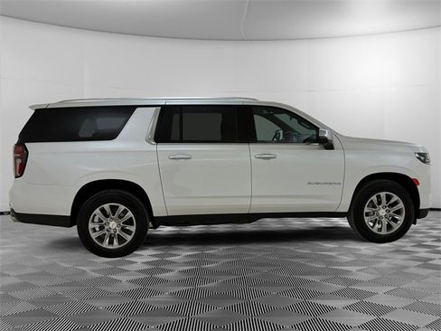 Used 2022 Chevrolet Suburban Premier image 2