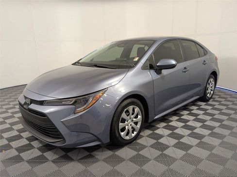 Used 2023 Toyota Corolla LE image 2