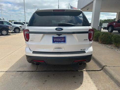 Used 2018 Ford Explorer XLT w/ XLT Appearance Package AWD/4WD image 13