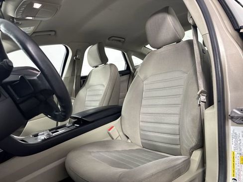 Used 2019 Ford Fusion SE FWD image 18