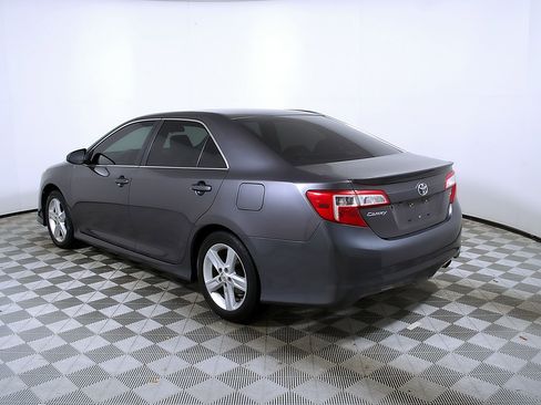 Used 2014 Toyota Camry SE image 10