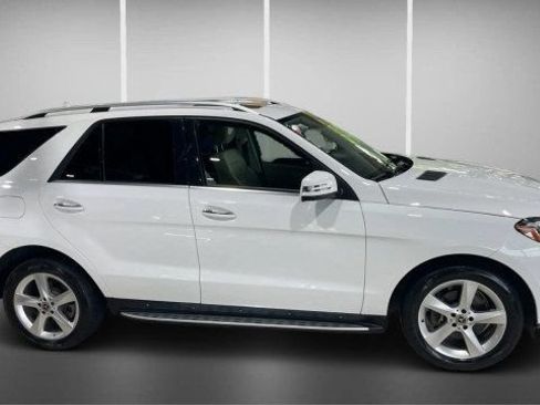 Used 2018 Mercedes-Benz GLE 350 w/ Premium 2 Package image 3