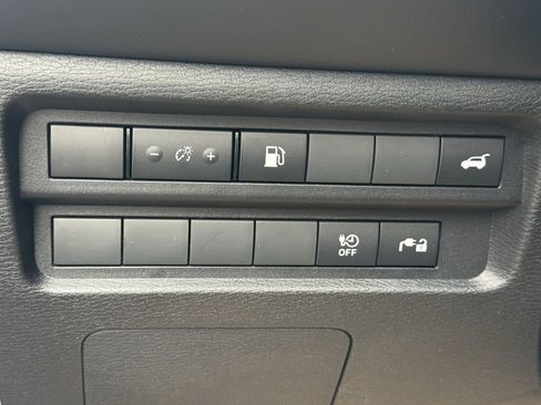 Used 2025 Mitsubishi Outlander SE image 17