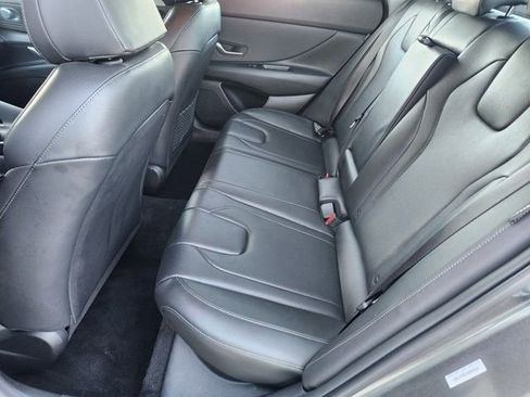 Used 2025 Hyundai Elantra Limited image 30