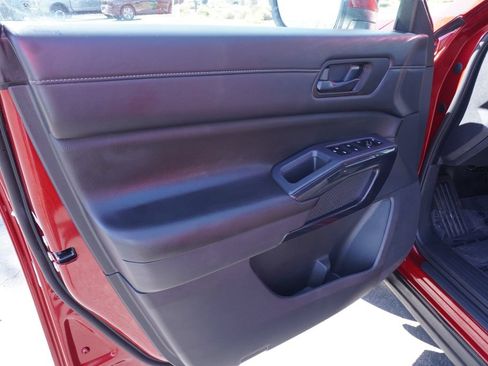 Certified 2025 Nissan Pathfinder SV FWD image 15