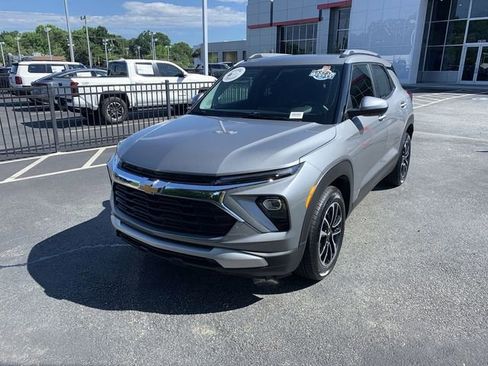 Used 2026 Chevrolet TrailBlazer LT w/ Driver Confidence Package FWD image 4